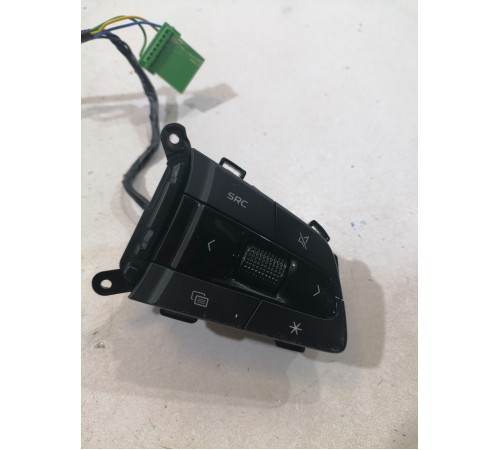 Кнопки рулевого колеса (руля)