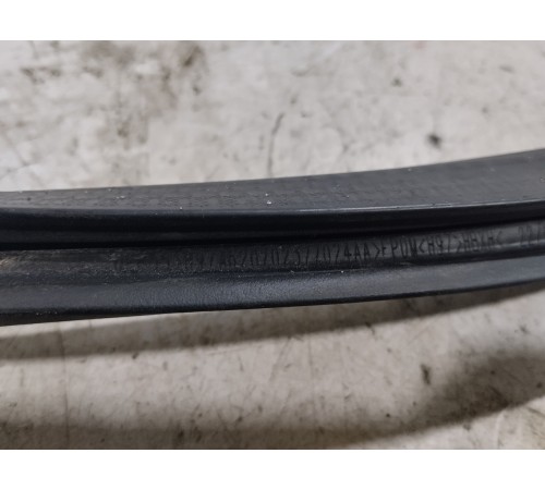 Уплотнитель двери(задний правый)