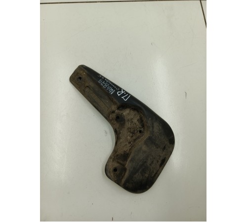 Брызговик передний правый