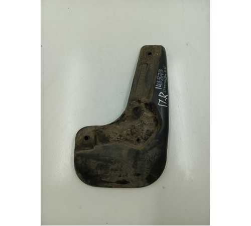 Брызговик передний правый