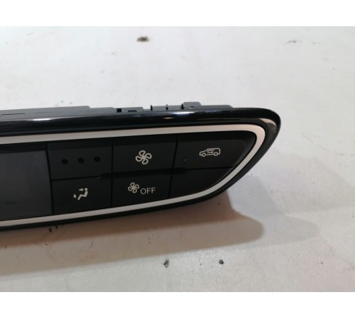 Панель управления климатом заднего ряда