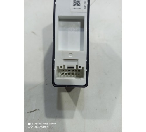 Кнопка стеклоподъемника (задняя правая)