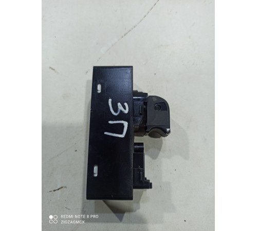 Кнопка стеклоподъемника (задняя правая)