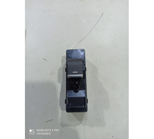 Кнопка стеклоподъемника (задняя правая)