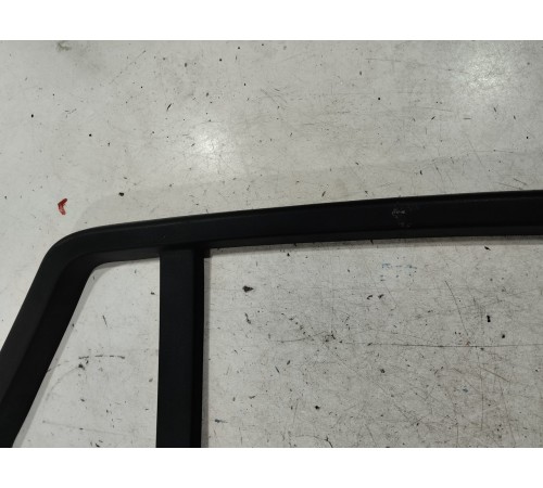 Рамка стекла двери (задняя левая)