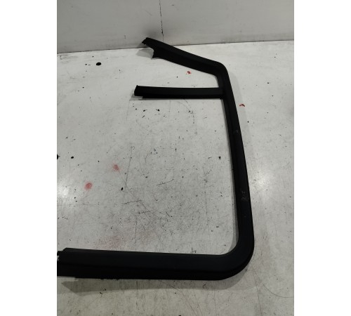 Рамка стекла двери (задняя левая)