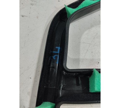 Рамка стекла двери (задняя левая)