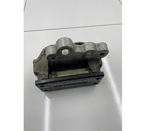 Опора КПП левая