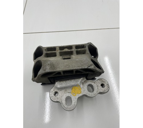 Опора КПП левая