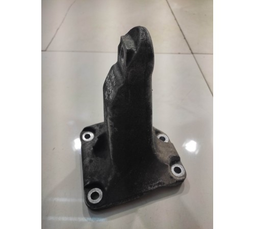 Кронштейн подушки двигателя(правый)