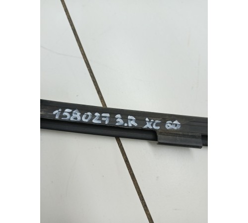 Уплотнитель стекла задний правый (наружный)