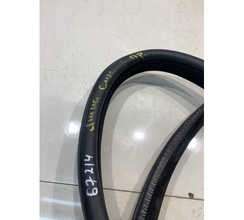 Уплотнитель двери (задний, правый)