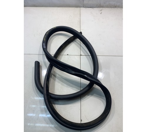 Уплотнитель двери (задний, правый)