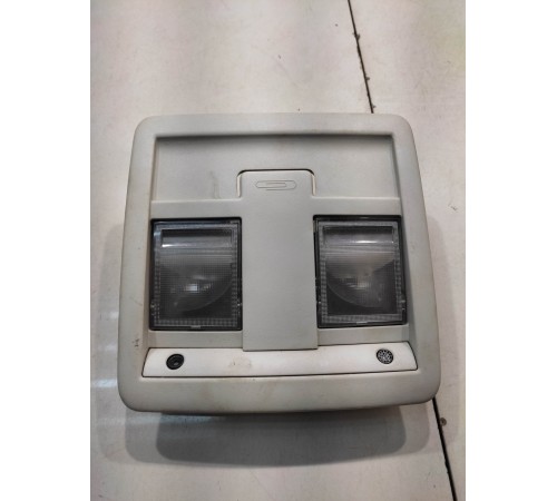 Плафон внутреннего освещения (передний)