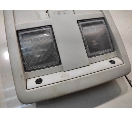 Плафон внутреннего освещения (передний)