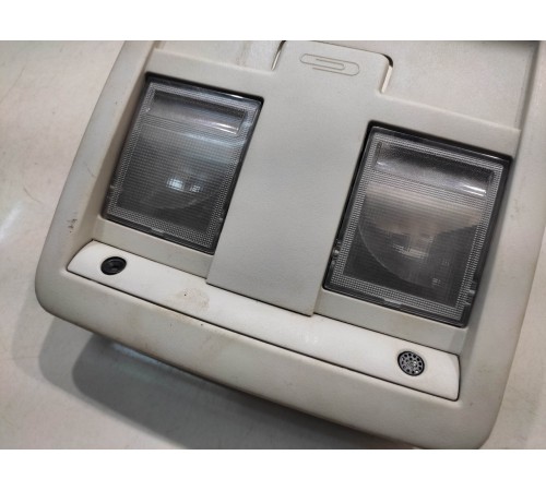 Плафон внутреннего освещения (передний)