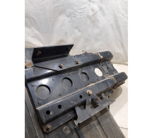 Брызговик (передний левый) в сборе с кронштейном