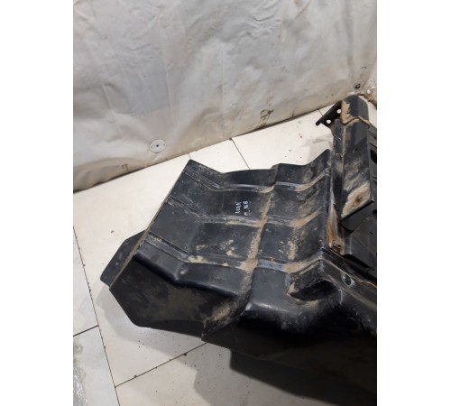 Брызговик (передний левый) в сборе с кронштейном