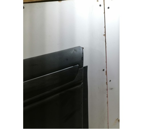 Обшивка двери передняя правая