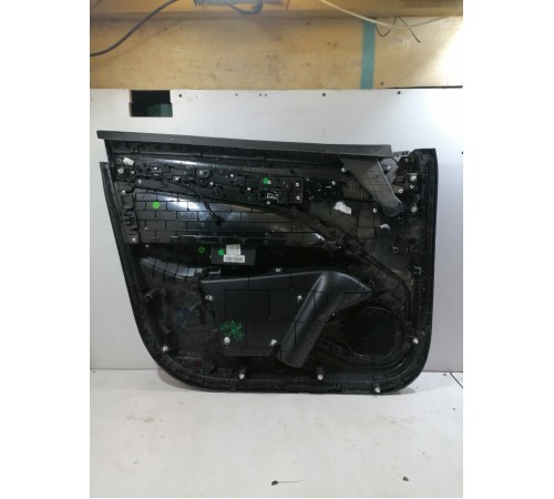 Обшивка двери передняя правая