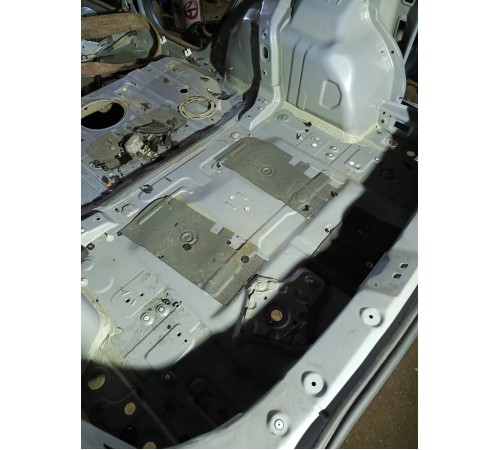 Ниша багажника (запасного колеса)