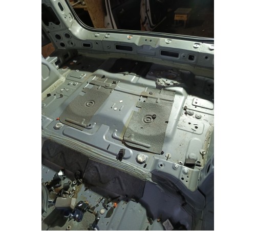 Ниша багажника (запасного колеса)