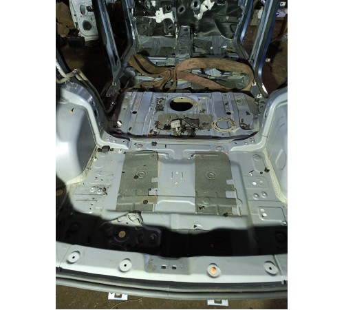 Ниша багажника (запасного колеса)