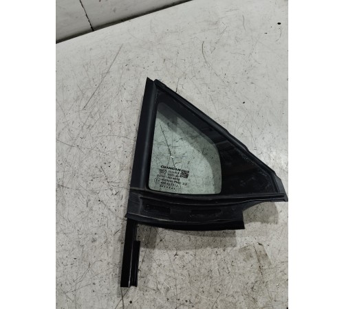 Форточка двери передняя правая