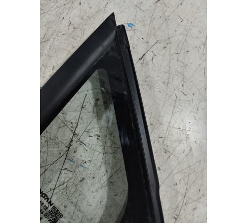 Форточка двери передняя правая