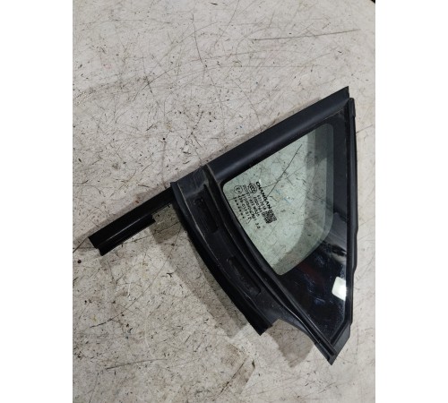 Форточка двери передняя правая