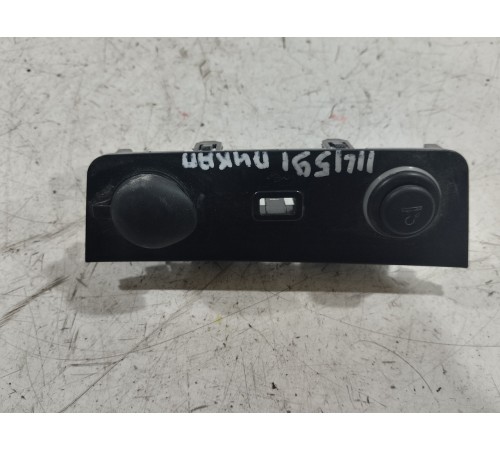 Накладка центральной консоли с розеткой и прикуривателем