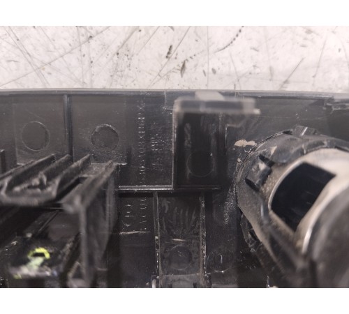 Накладка центральной консоли с розеткой и прикуривателем