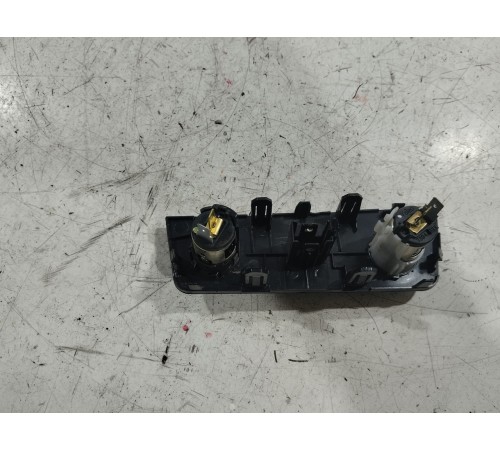 Накладка центральной консоли с розеткой и прикуривателем