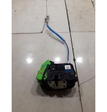 Замок двери (передний левый)