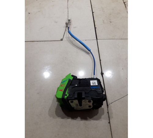 Замок двери (передний левый)