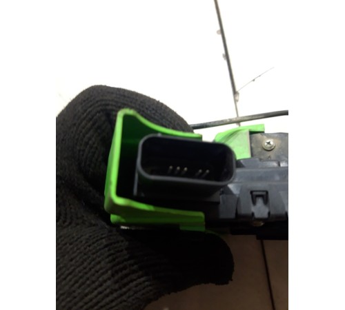 Замок двери (передний левый)