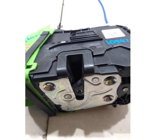 Замок двери (передний левый)