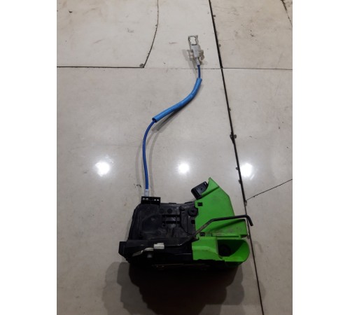 Замок двери (передний левый)