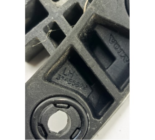 Отбойник двери крышки багажника левый