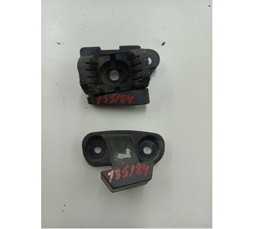 Отбойник двери крышки багажника левый