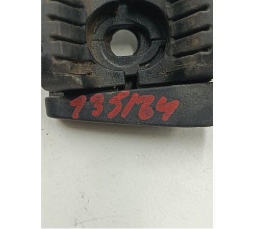 Отбойник двери крышки багажника левый