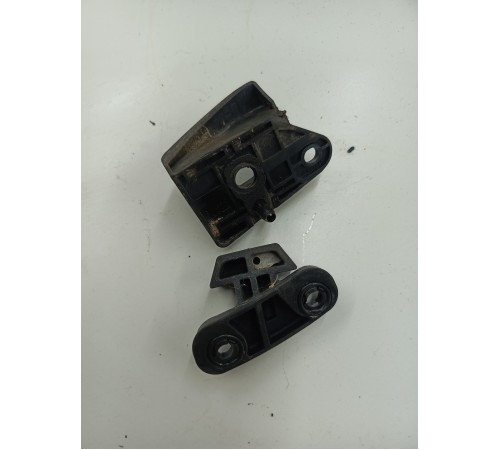 Отбойник двери крышки багажника левый