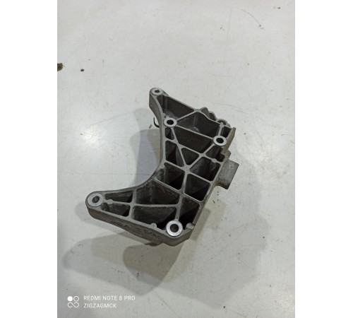 Кронштейн генератора