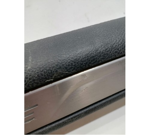 Накладка порога передняя правая внутренняя