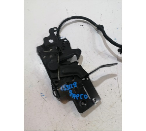 Замок капота