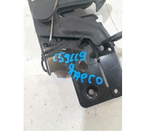 Замок капота