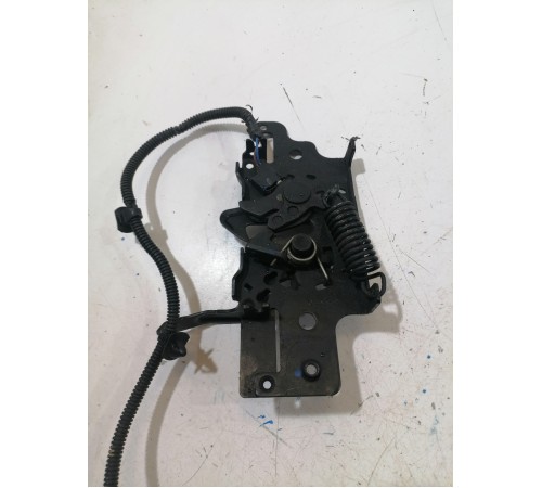 Замок капота