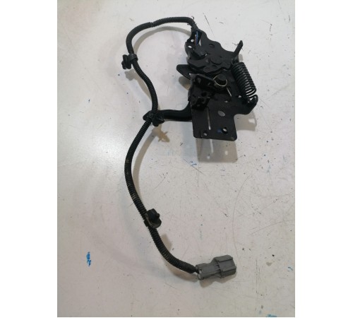 Замок капота