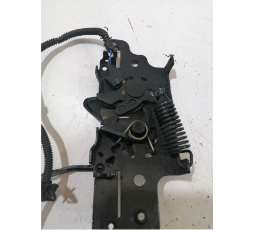 Замок капота