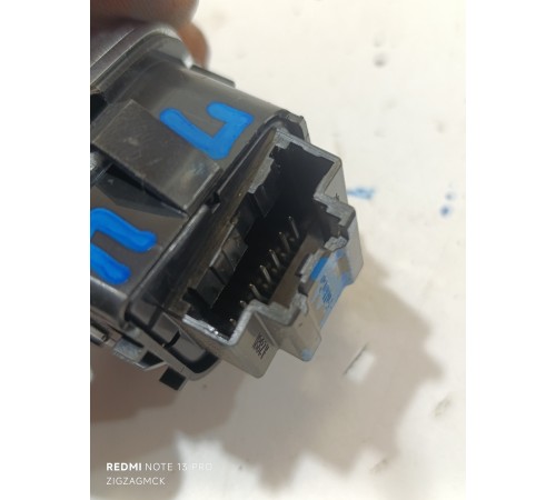 Блок кнопок памяти сидений и блокировки дверей